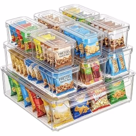 Diez contenedores apilables de plástico para alimentos con tapas