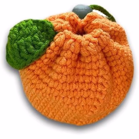 Pequeño monedero tejido a crochet con forma de mandarina
